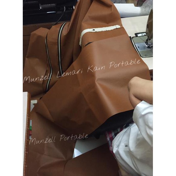 Lemari Kain Munzell Type Lpf 02, Coklat (Lemari Pakaian 1 Gtg+2 Sekat) - Biru