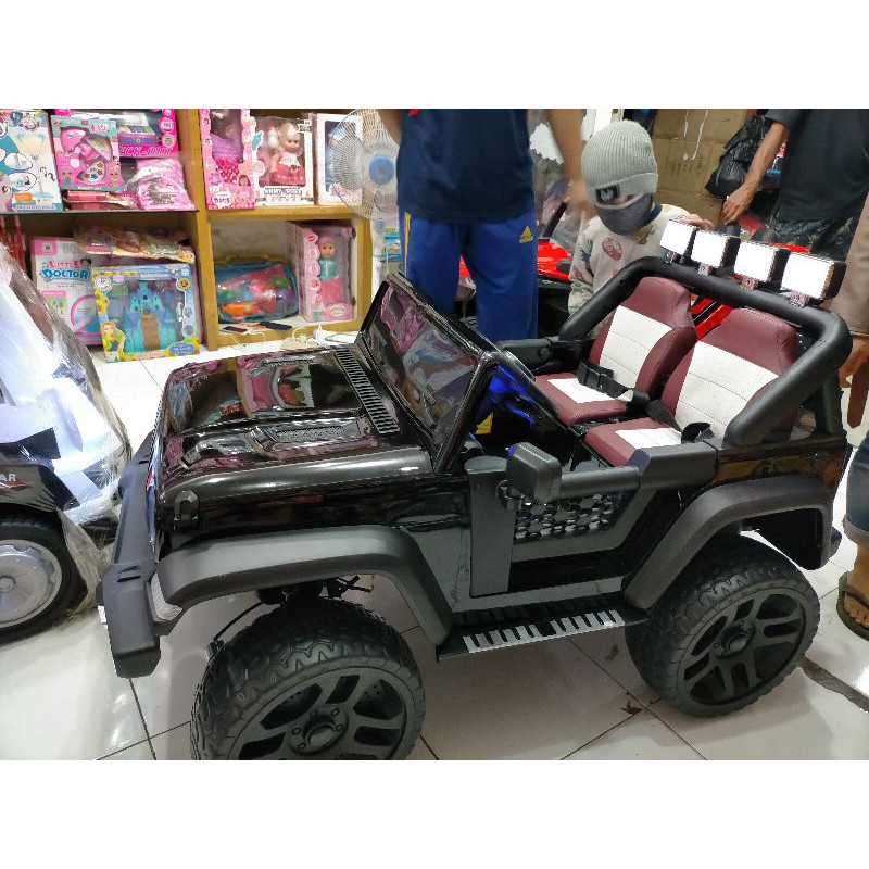 MOBIL AKI JEEP WRANGLER STYLE  SIZE JUMBO BODY CAT PAITING~MAINAN MOBIL AKI 12VOLT 4 WD