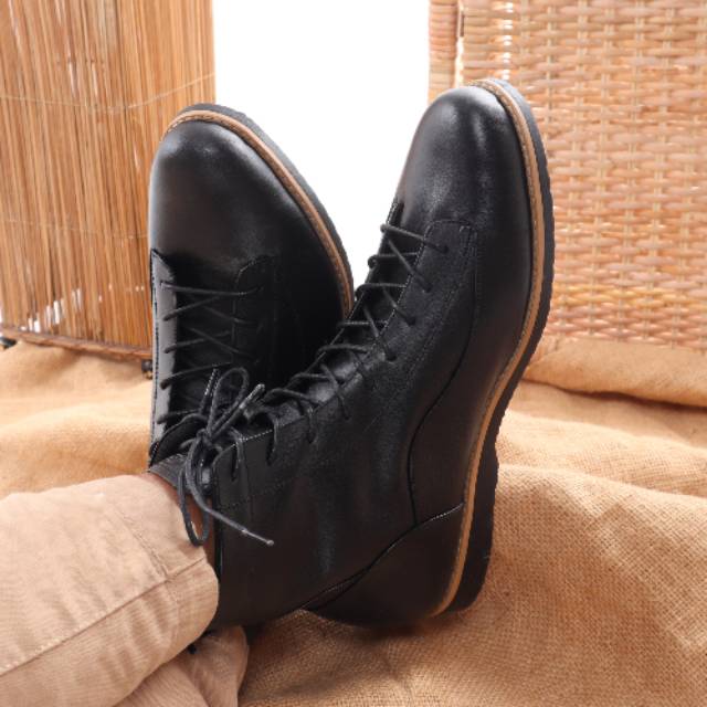 Sepatu boot pria kulit asli model Charly