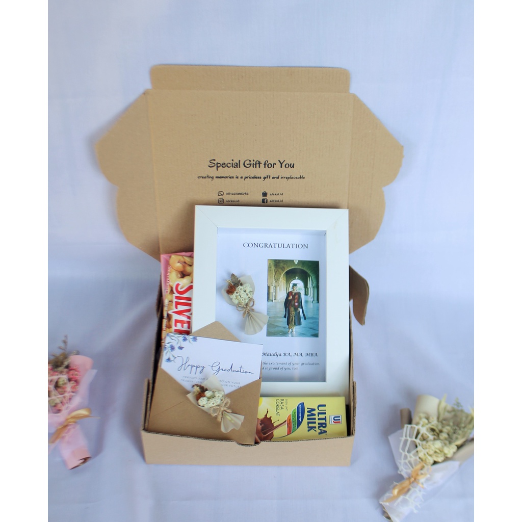 

HAMPERS MURAH/HAMPERS BINGKAI/BINGKAI/HAMPERS ULANG TAHUN/HAMPERS WISUDA/HAMPERS ANNIVERSARY/KADO BIRTDAY/KADO GRADUATION/GIFE IN THE BOX/HADIAH/HAMPERS MURAH/GIFT SET/SOUVENIR