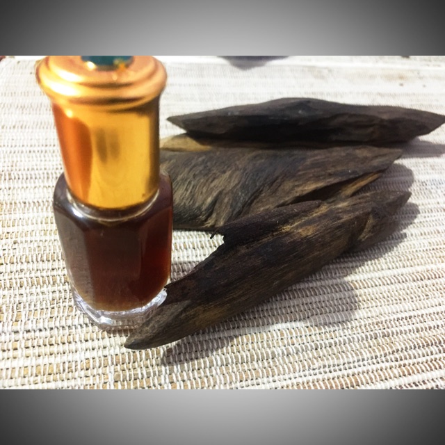 Agarwood oil