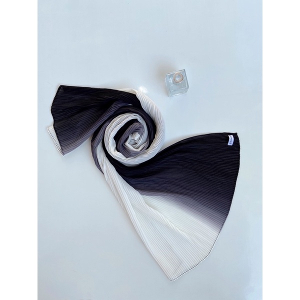 Anna pleats ombre/pashmina gradasi/pashmia plisket tanpa garis tengah-Powder black