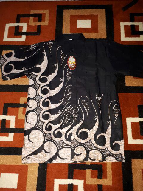 Kemeja Batik Pria Modern Motif Cacing