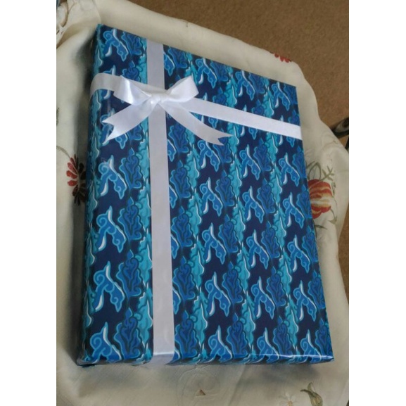 

Box Packaging untuk kado hampers souvenir jambi