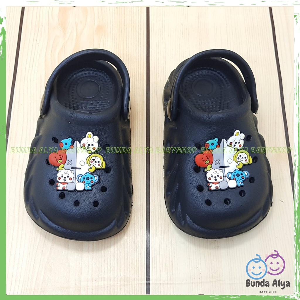 Sendal Anak Laki Laki Usia 1 Tahunan HITAM Karet Anti Licin - Sendal Anak Cowok Unisex Model Tali Belakang Motif Kartun Lucu Bahan Karet Anti Licin Size 19-20