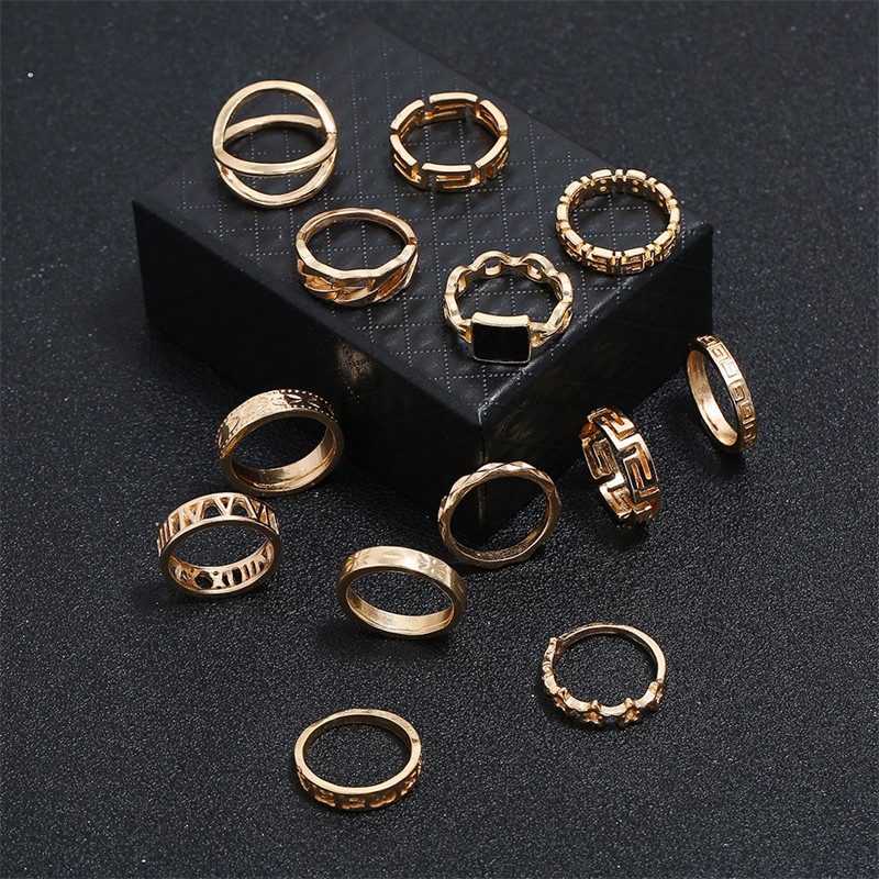 13pcs / Set Cincin Desain Bintang Warna Hitam Emas Gaya Punk Untuk Wanita