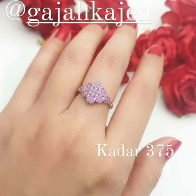 Cincin putih mata ungu