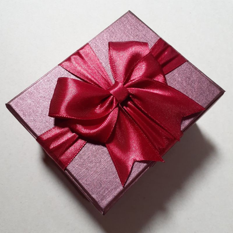 GIFT BOX MERAH HATI PITA MAROON