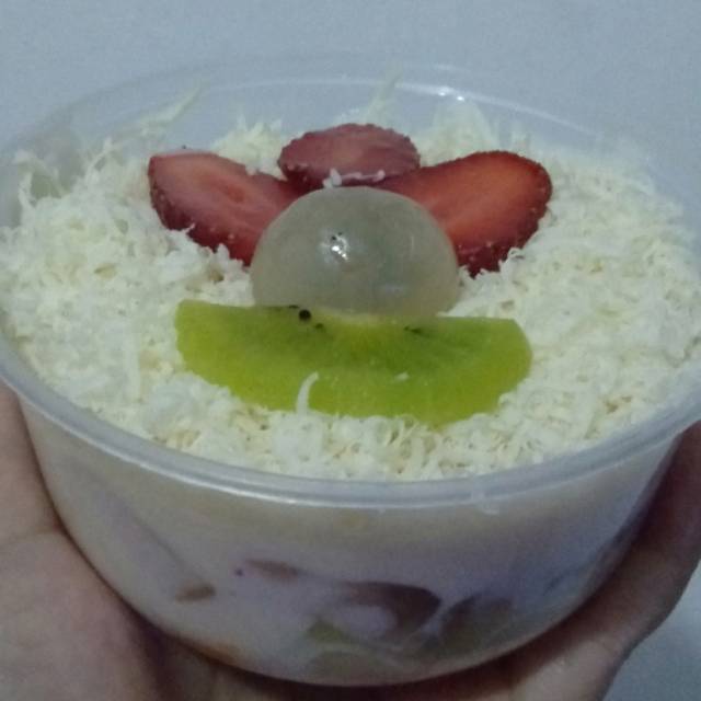 

Salad ukuran M(400ml) salad buah segar