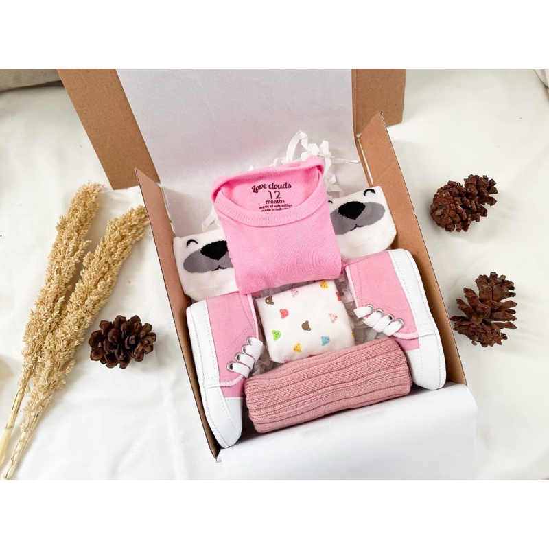 Hampers New Born Baby Hampers Bayi Kado Lahiran Kado Bayi Baju Bayi Sepatu Bayi Gift Box Baby-Casual Pink E