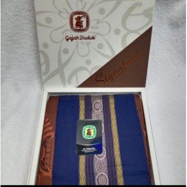 sarung gajah duduk signature
