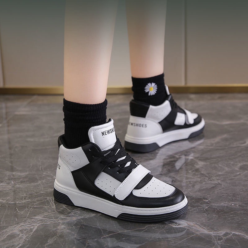 Sneakers Wanita Tinggi Fashion Anti Slip Keren Ringan Sepatu Cewek Tali Kekinian Sneakers Wanita Korean Style Terbaru