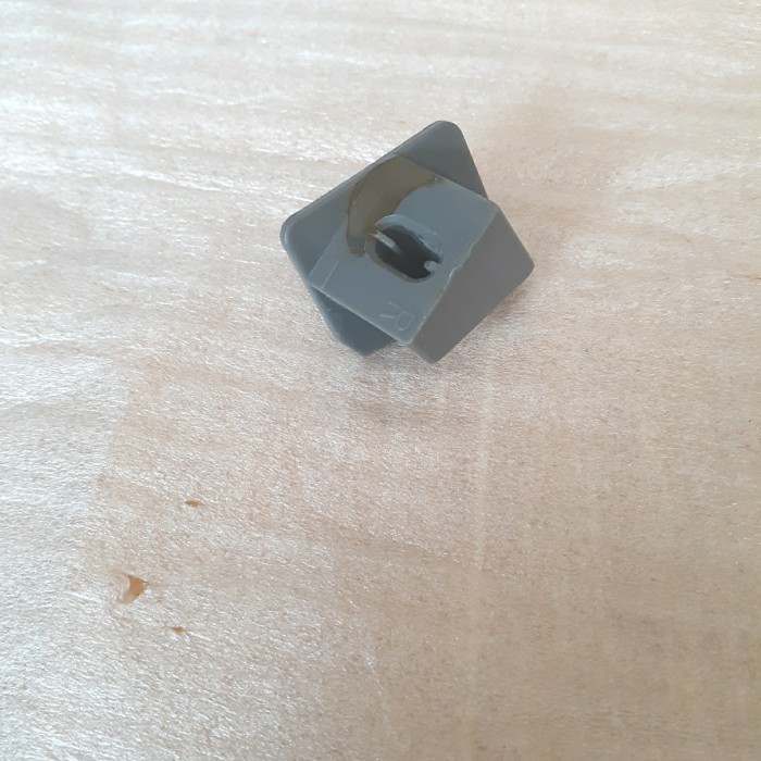 klip clip bumper depan kanan nissan x-trail T31