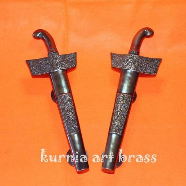 HANDLE PINTU RUMAH BENTUK KERIS KUNINGAN ANTIK