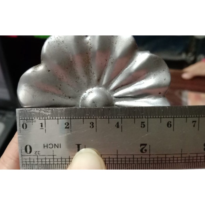 Ornamen Bunga Matahari Sedang