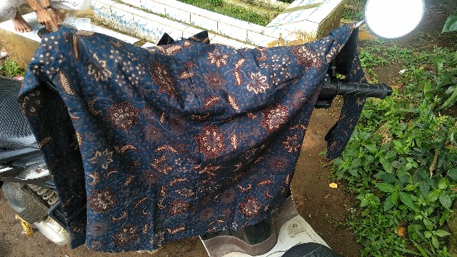 Kemeja Batik Pria Lengan Panjang Slimfit Premium Motif Bunga Biru Tua Dark Blue 722972 Cap 72