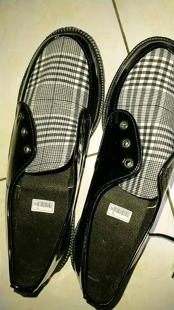 Sepatu Wanita Premium Tali Kasual Style Korea / Sepatu Black Glosy Variasi Kotak 099