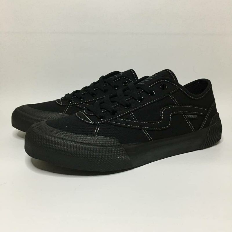 SEPATU PATROBAS ( QUIP LOW ) FULL BLACK