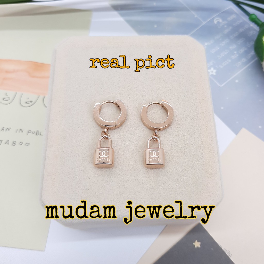 Anting Jepit Titanium Bentuk Gembok Ch4nl dan L*