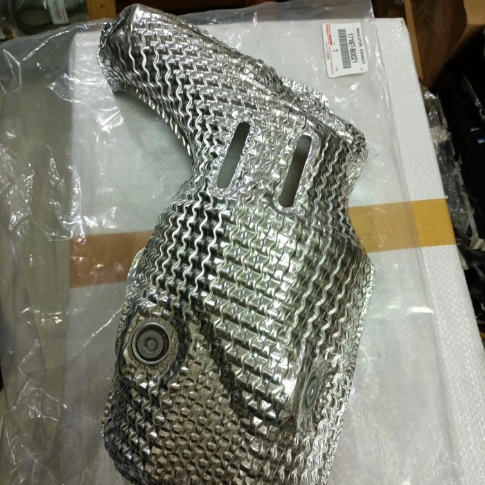 insulator exhaust tutup knalpot katalis toyota avanza xenia 17167-B021