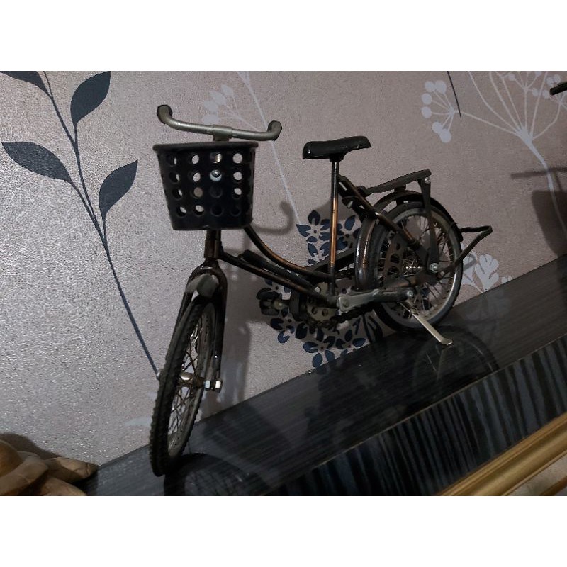 miniatur besi sepeda ontel