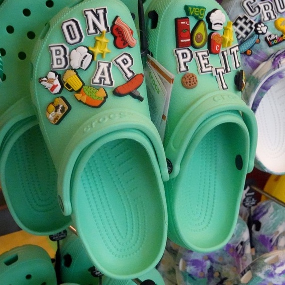 Pin Sandal  Jibbitz Bentuk Kartun Lucu Kodok Charm Charms Pengait Cantolan Sepatu  Tempelan jibbit