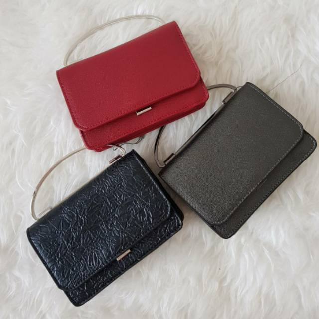 CHARLES AND KEITH CLUTCH / SLING BAG / SHOULDER BAG / TAS SELEMPANG / TAS WANITA