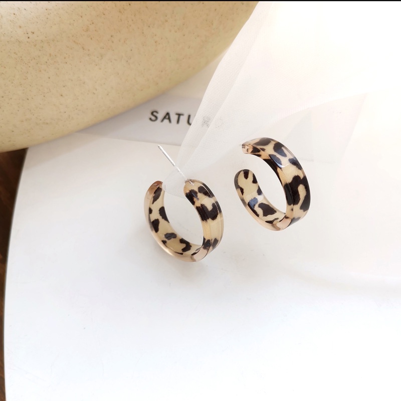 Anting Klip Telinga Bentuk C Motif Leopard Bahan Resin Gaya Retro