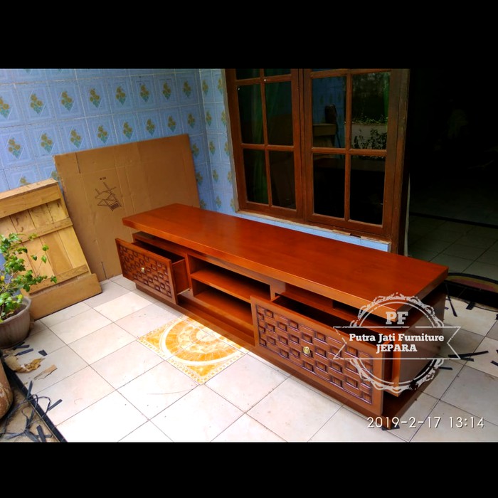 Furniture Jati  Bivet Meja Tv Kayu Jati Simpel Lemari Pendek Kaca Mata