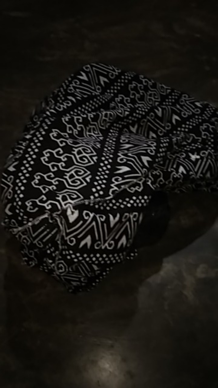 Kemeja Batik Monokrom Modern