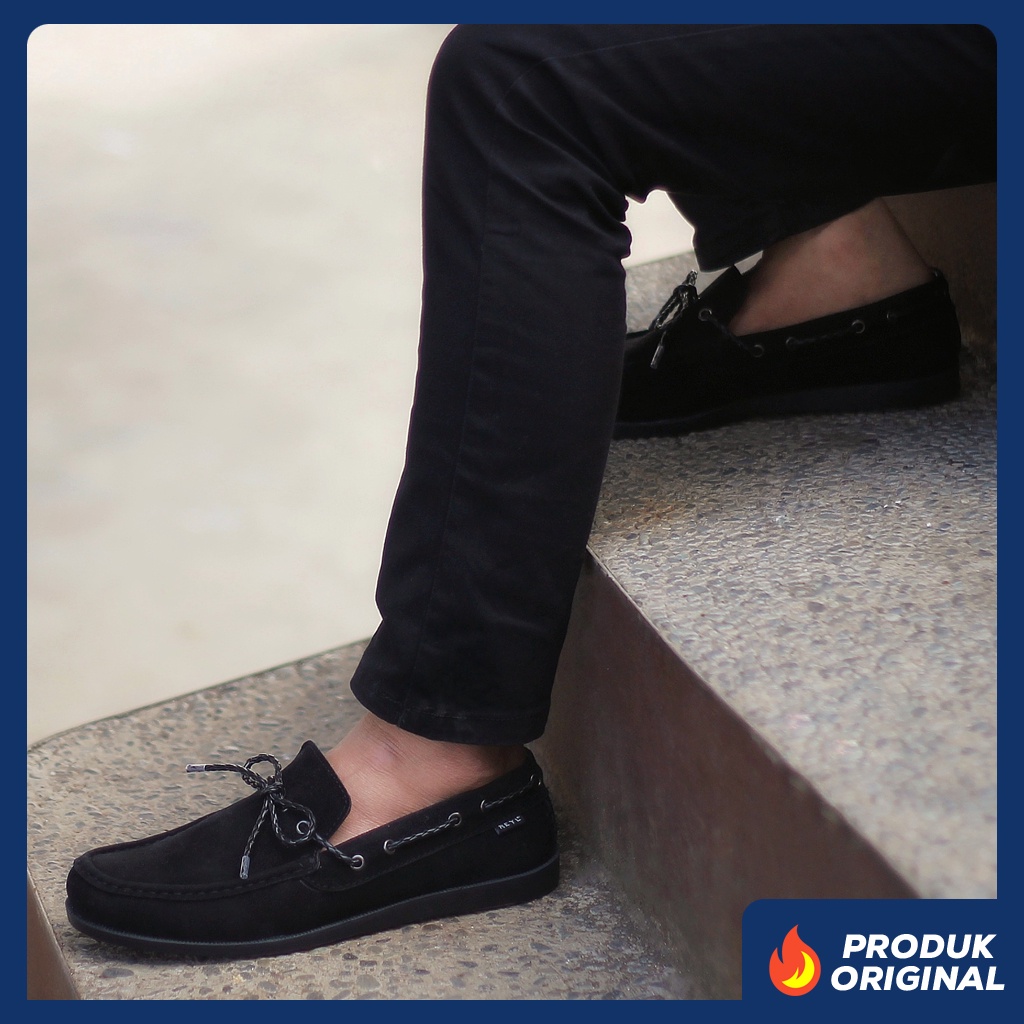 LICK BLACK ORIGINAL x REYL MAN Sepatu Slip On Hitam Pria Slop Simple Casual Formal Kerja Kantor Selop Jalan Santai Hangout Kuliah Nongkrong Loafers Resmi Kantoran Pesta Kondangan Loafer Distro Semi Kulit Premium Men Footwear Keren Terbaru Kekinian Branded