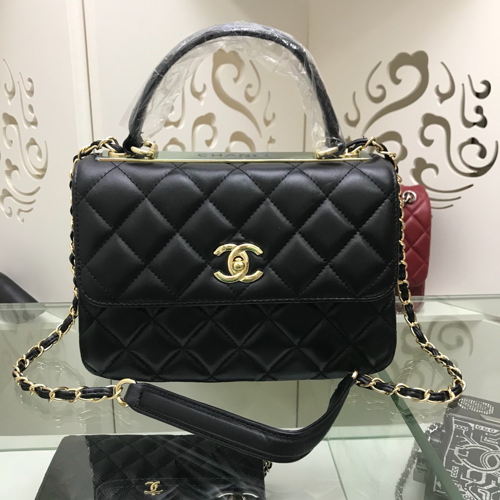 

Chanel hand-held shoulder slant back