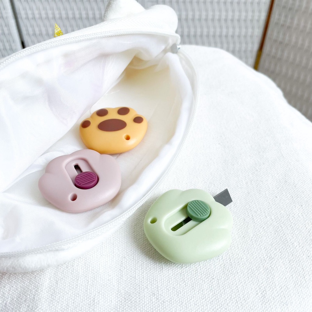 

Cutter Mini Dog Paw Cat Paw / Pemotong Kertas Alat Tulis Berbentuk Jejak Kaki Hewan Anjing Kucing Dog Cat Paw Pastel Cute Lucu Import Grosir Ready COD