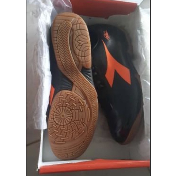 Sepatu futsal Diadora Mars