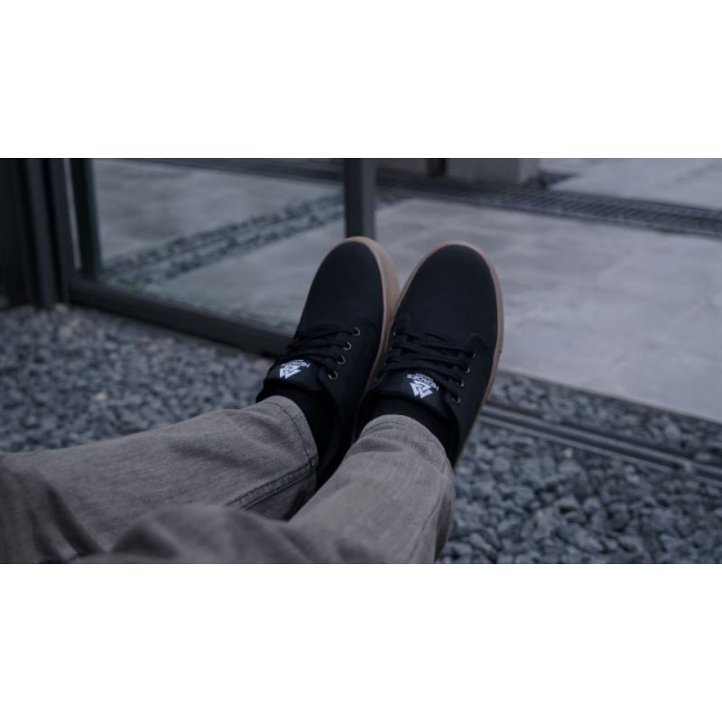 NERO BLACK GUM |WOLF x HEROES| Sepatu Lokal Shoes Local Pride HEROES NERO OS Low Cut Black Gum