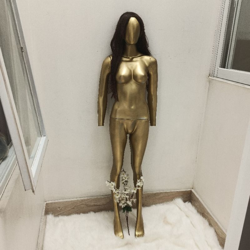 GARTIS WIG BUNGA COLOKAN ALAS KAKI MANEKIN FULL BODY EMAS GOLD MANEKIN WANITA CEWE SELURUH BADAN