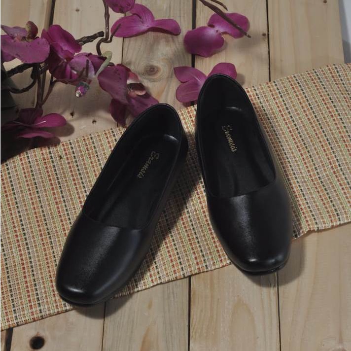 AURRA-01 FLAT SHOES BIG SIZE / sepatu pantofel wanita ukuran besar 41 42 43 44 45 jumbo ORIGINAL sepatu flat kerja kantor pns suster perawat hitam-putih