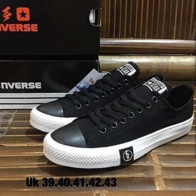 Converse "HITAM"