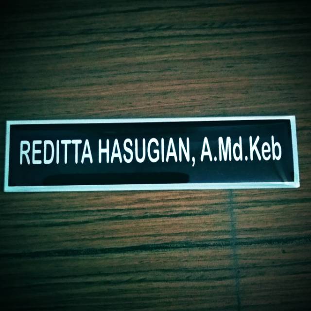 

Nametag menkumham & polisi