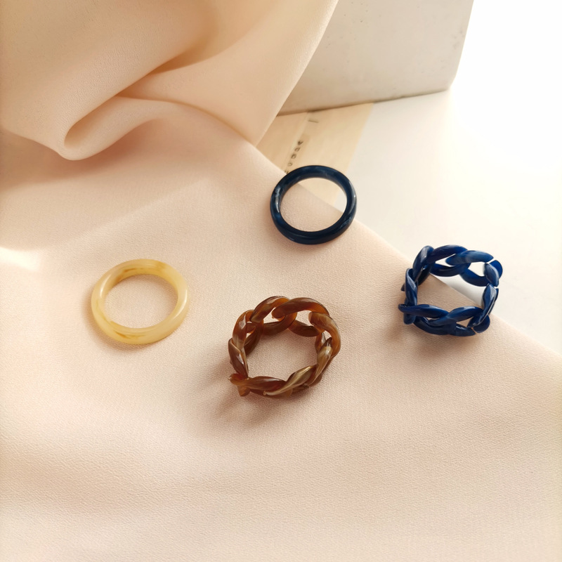 2pcs / set Cincin Jari Telunjuk Model Rantai Rongga Bahan resin Warna Biru Coklat Gaya retro Untuk Perempuan