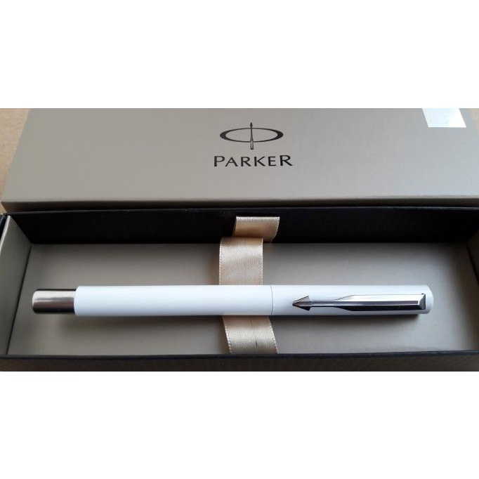

Pen Parker Vector Standard White Rollerball
