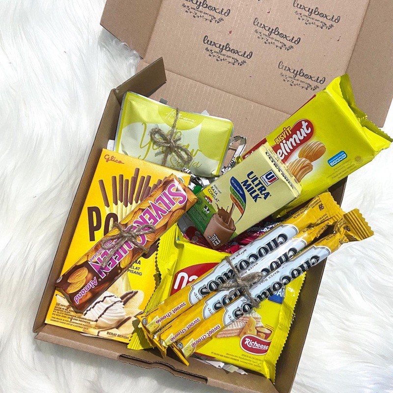 

Snack Box // Yellow