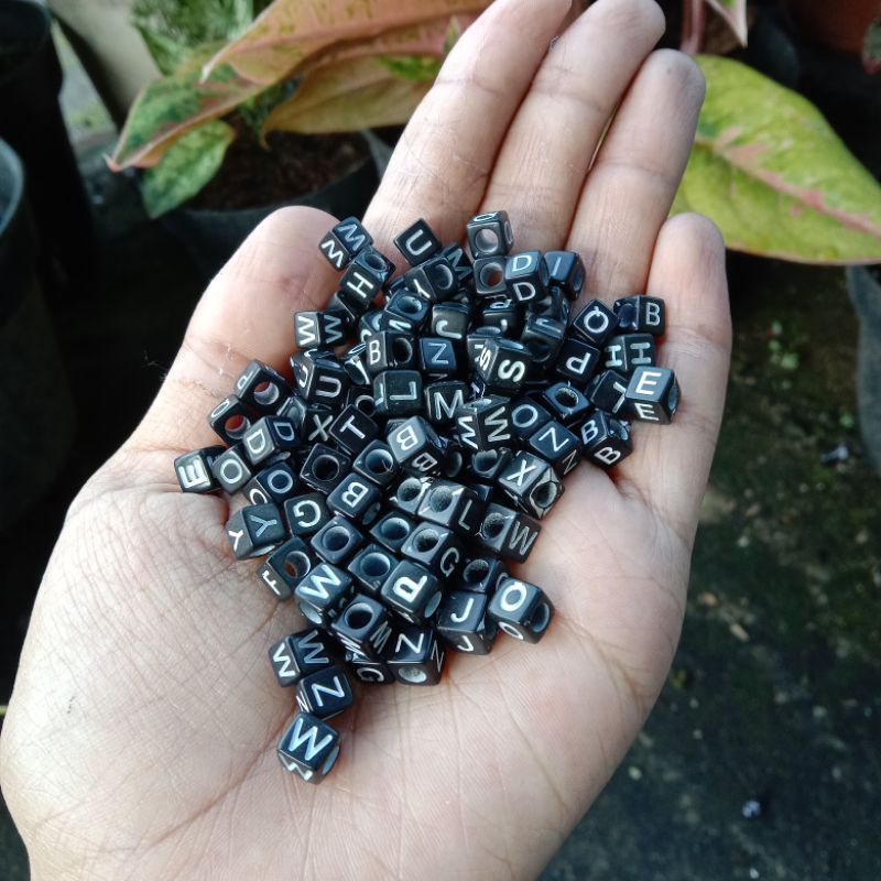 Manik manik huruf / Manik huruf ecer / Manik manik kotak huruf / Manik hitam / Bisa pilih huruf