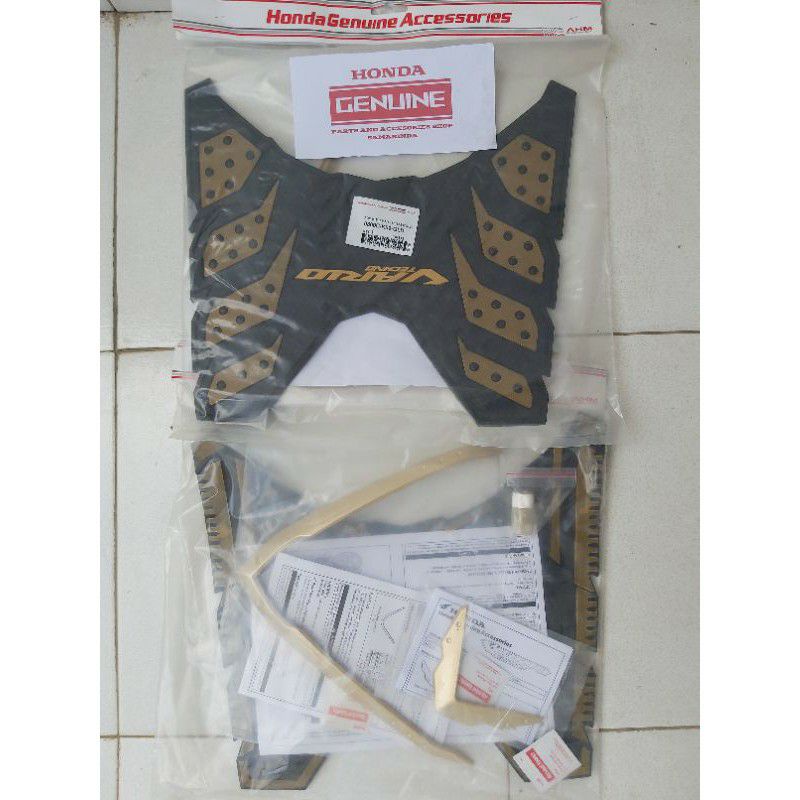 Paket Aksesoris Karpet Lantai Garnish Honda Vario 125 &amp; 150 ESP Gold 2015-2018 0800C-K59-GLD