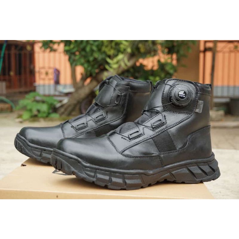 Sepatu Tactical Tali Putar Pendek