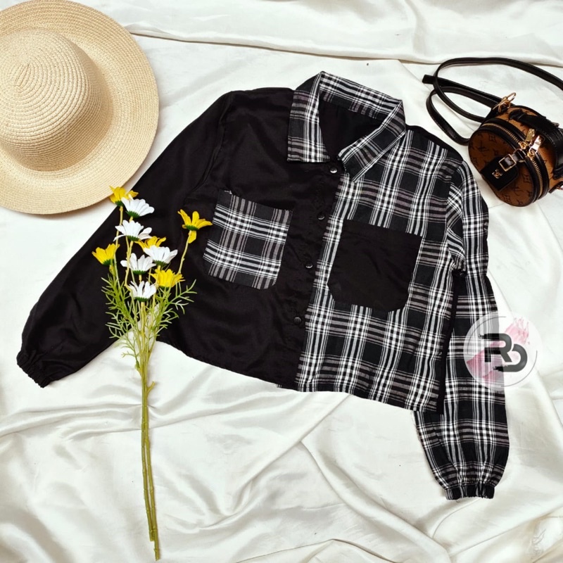 MIKA CROP TOP BLOUSE ia/ KEMEJA WANITA / BLOUSE KEKINIAN-KERLI HITAM