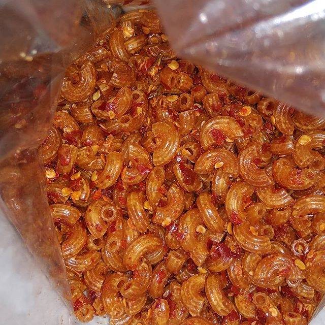 

Makaroni pipa. Bumbu cabai asli dari MAMACAN (Macam_macam_Makanan_Ringan_ )