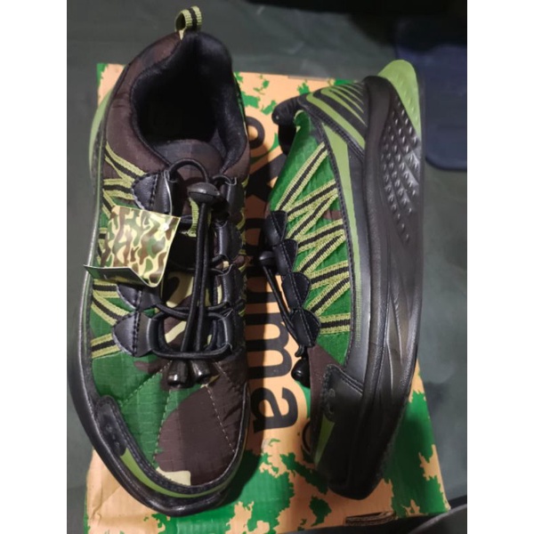 sepatu olahraaga loreng dari exduma