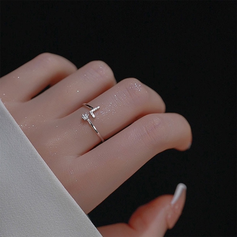 Cincin Model Terbuka Desain Inisial Huruf A-M Hias Kristal Warna Silver Gaya Klasik Untuk Wanita