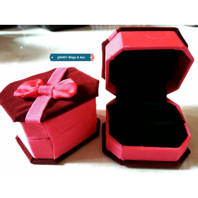 Kotak Cincin - Tempat Cincin Motif Pita Tebal